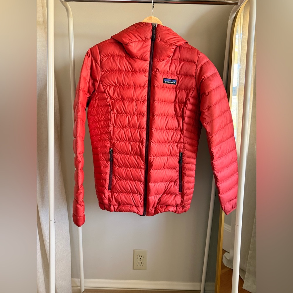 Patagonia Women's Down Sweater Hoody XS red/burgundy
